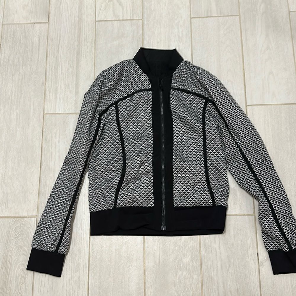 Lululemon 2 reversible bomber jacket black and white new